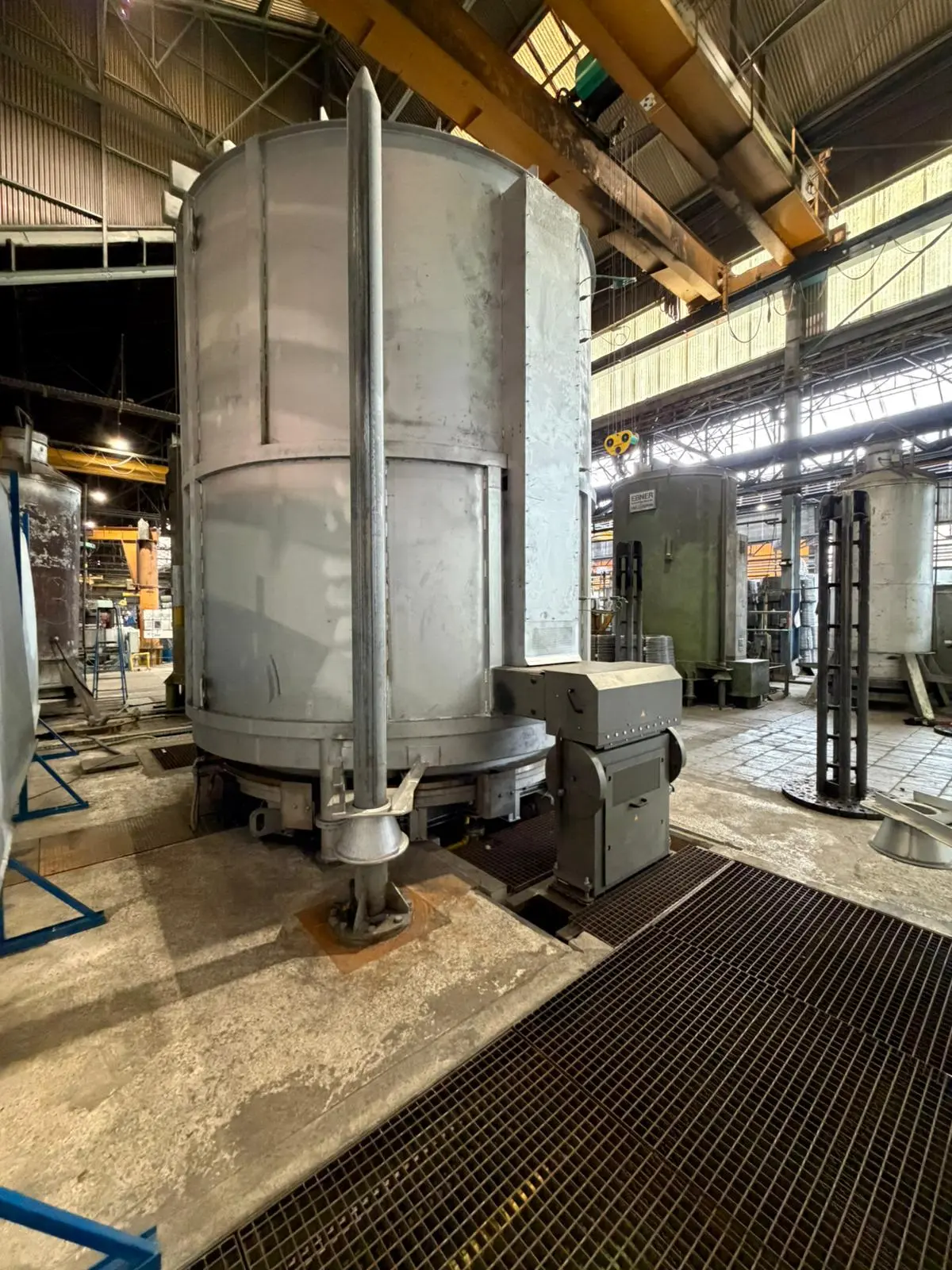 Vue d'ensemble des étuves industrielles dans le hall de production – chantier Fib Belgium